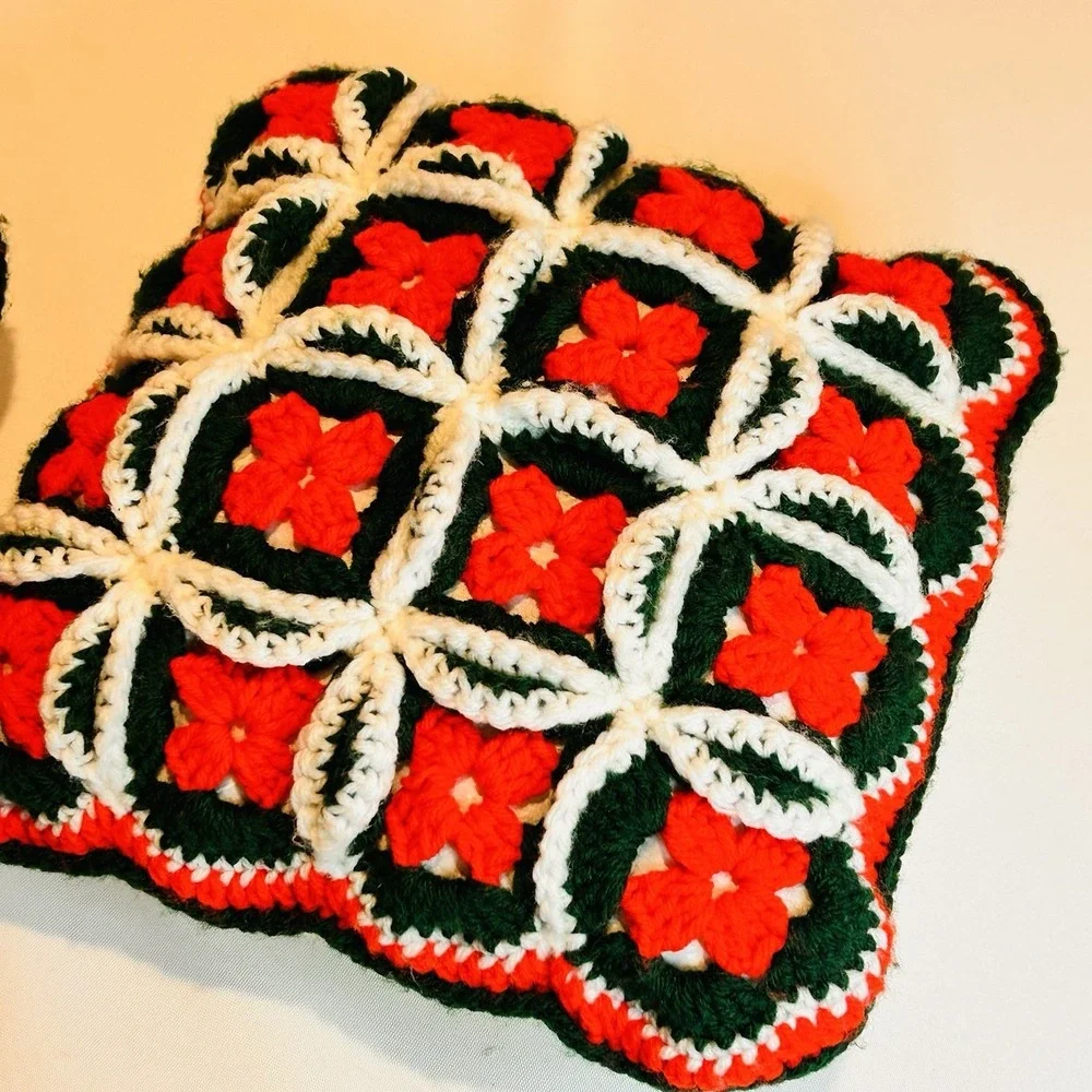 2 Crochet Christmas Throw Pillows Handmade Square Red White Green  12